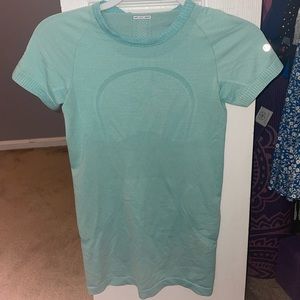 Lululemon workout top